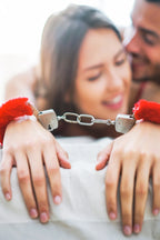 Erotikcim - Tüylü Kelepçe, Fantezi Kelepçesi, Metal Anahtarlı Kelepçe